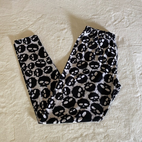 Pants - Black and white skull leggings